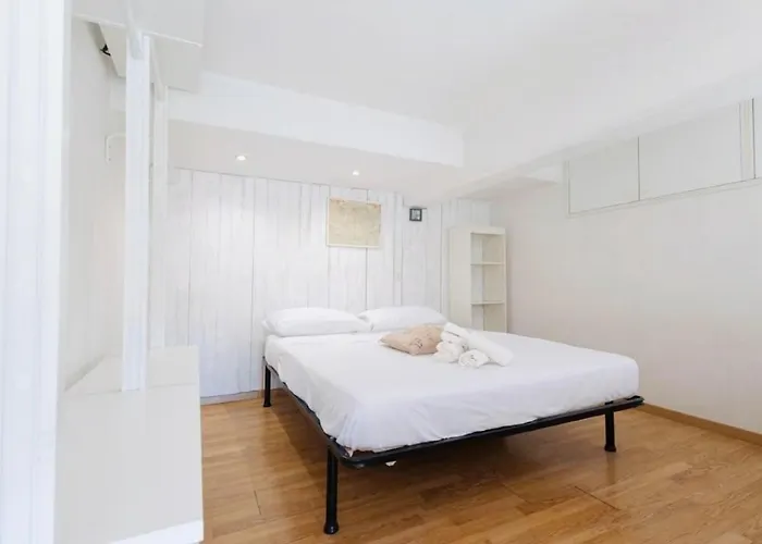 Panoramic Loft Near Colosseum And Termini Station - Parking Included דירה *