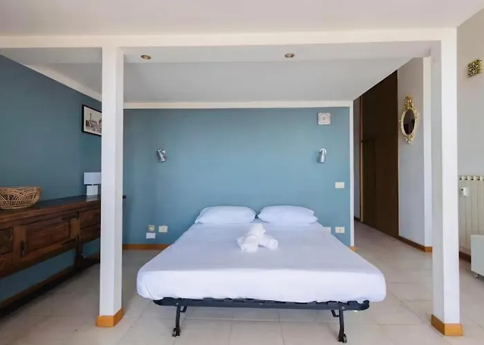 Panoramic Loft Near Colosseum And Termini Station - Parking Included דירה *